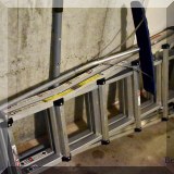 L09. Aluminum ladder. 